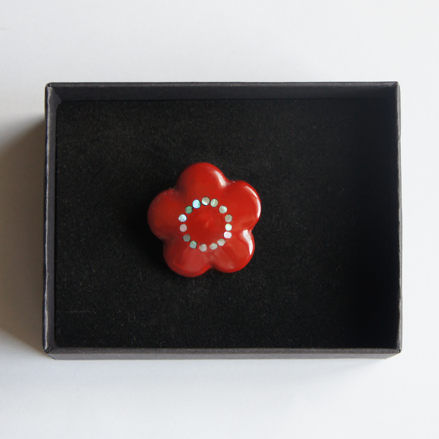 Raden Brooch "Uraraka" (Red)