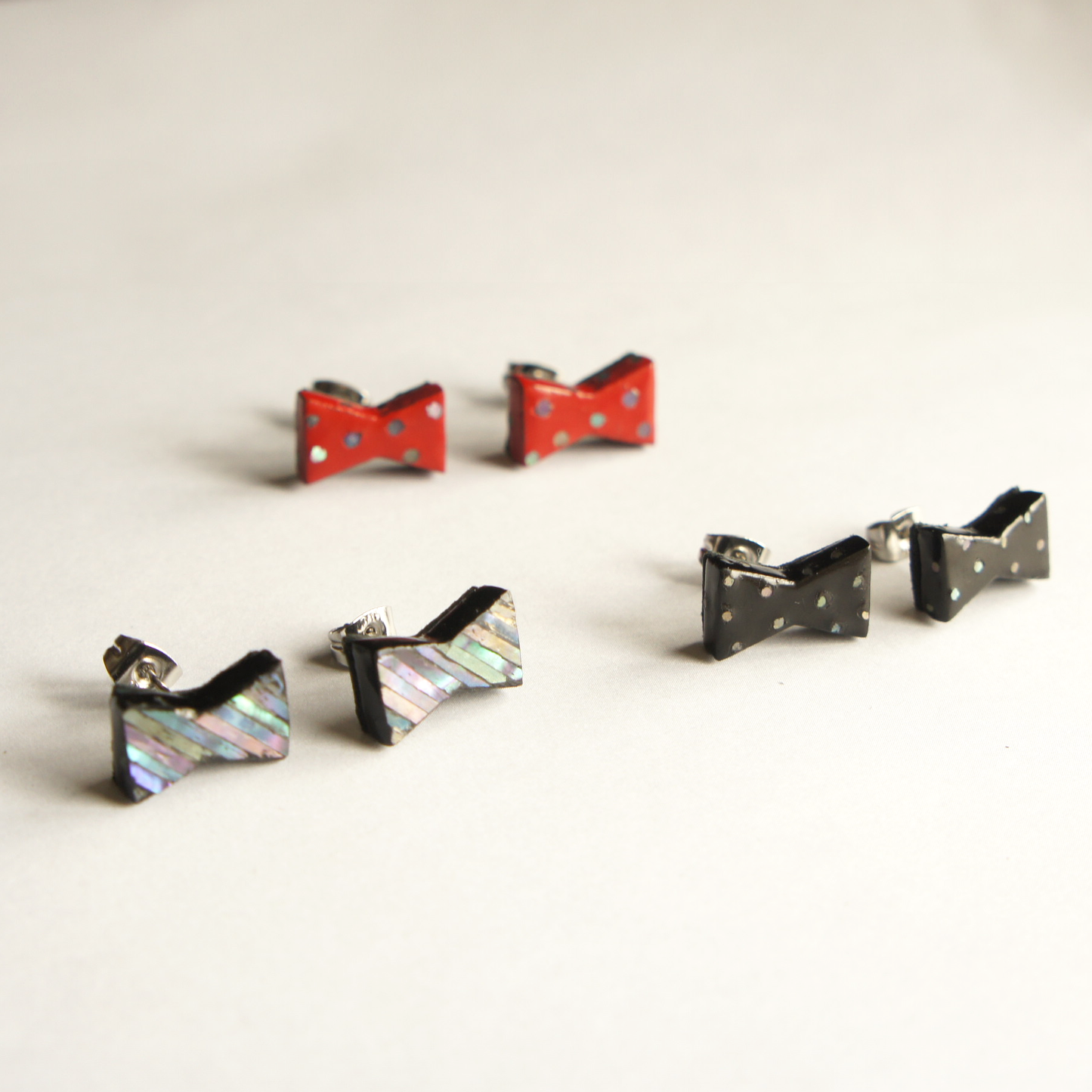 Raden Mother-of-Pearl Earrings "Bygone Days" (Red) - Pierced