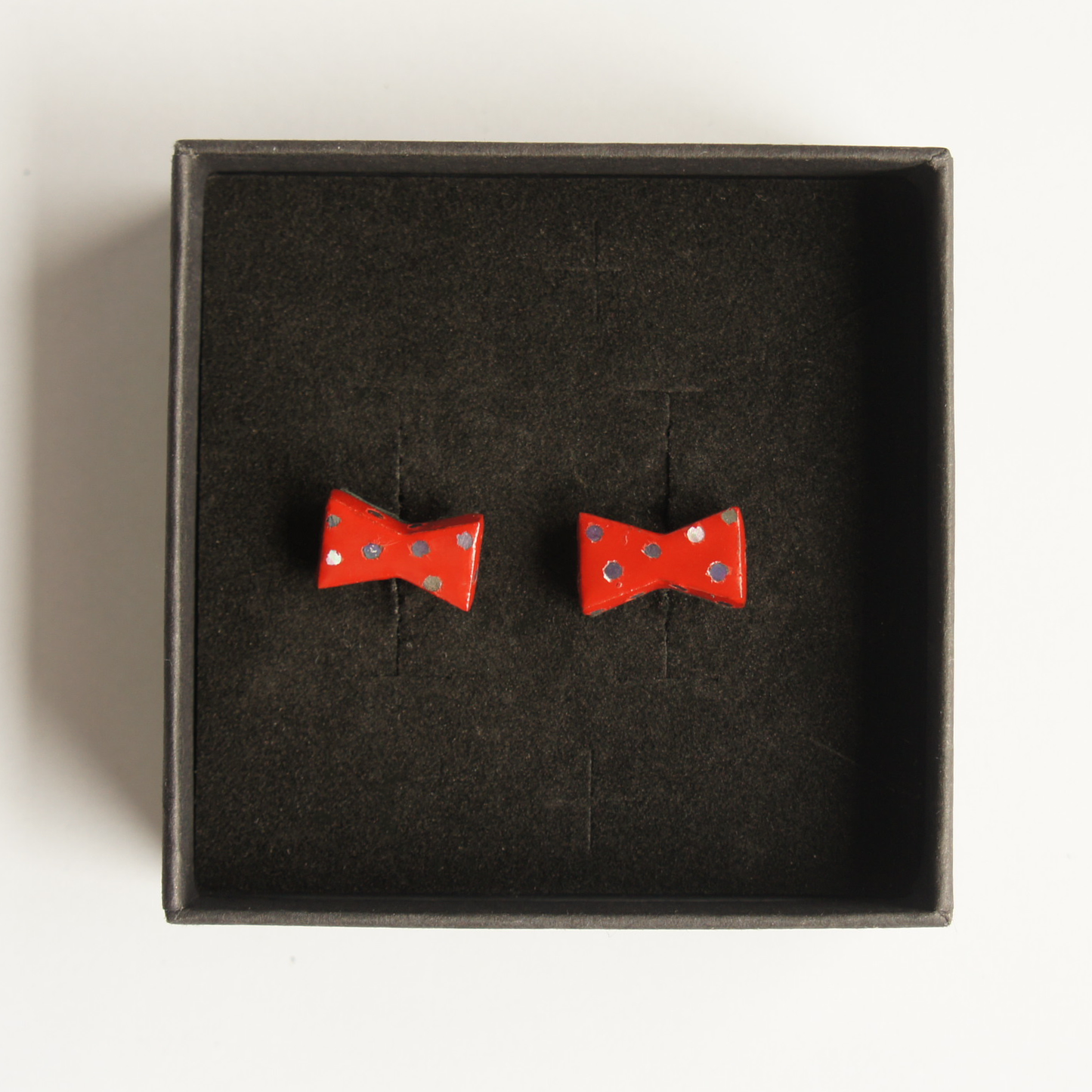 Raden Mother-of-Pearl Earrings "Bygone Days" (Red) - Pierced