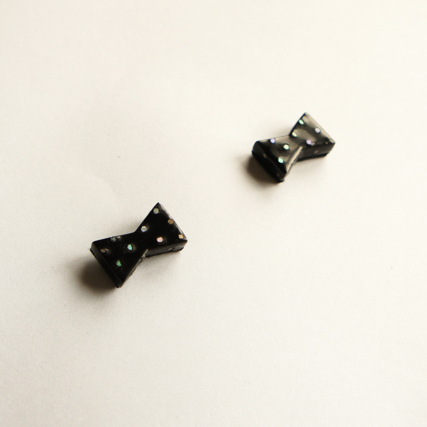 Raden earrings "Arishi hi" (Black) pierced