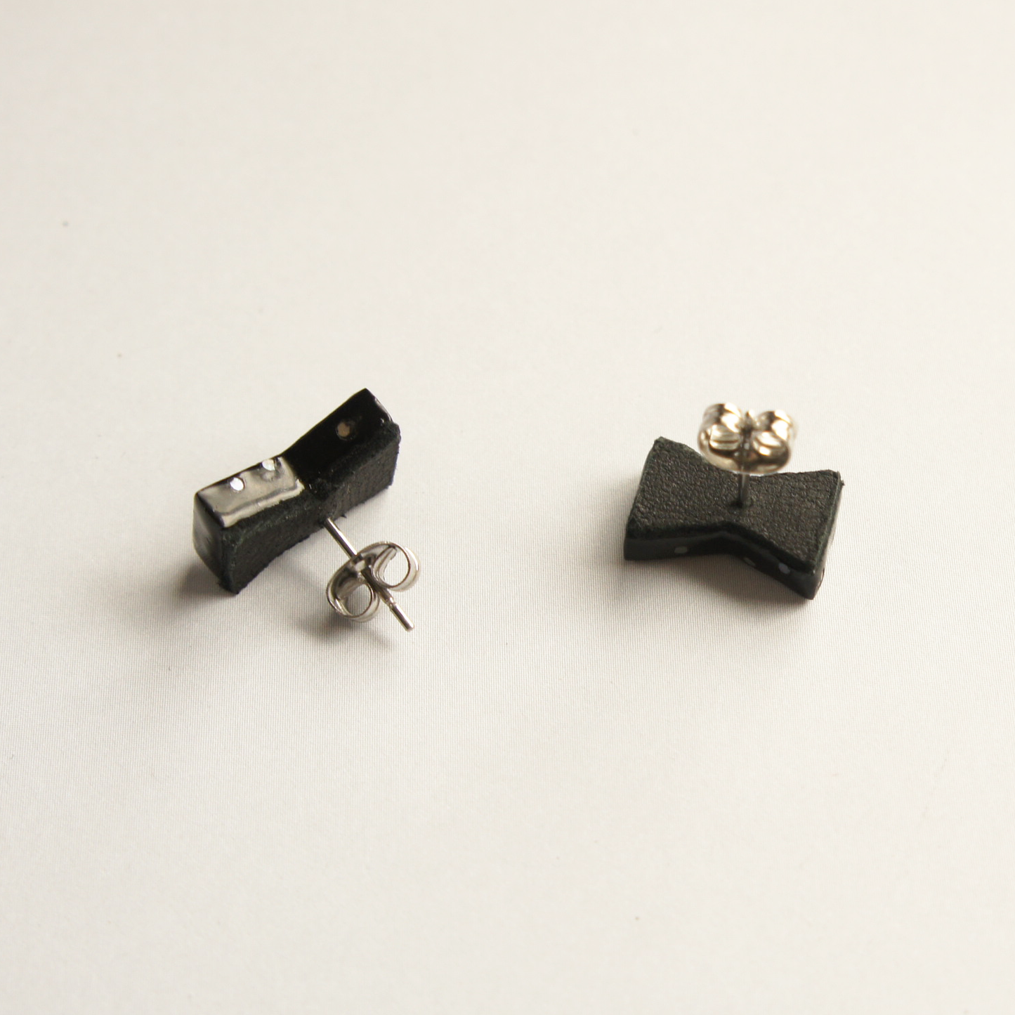 Raden earrings "Arishi hi" (Black) pierced