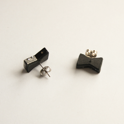 Raden earrings "Arishi hi" (Black) pierced