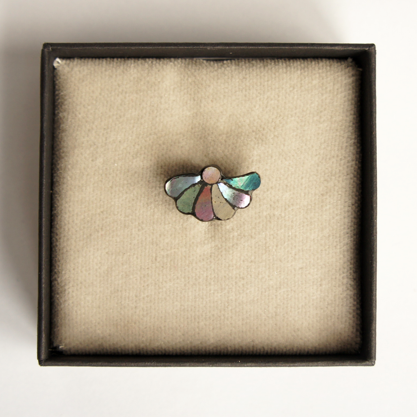 Raden Mother-of-Pearl Earcuff "Late Bloom, Swaying" (Single Ear)