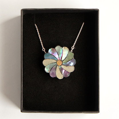 Mother-of-pearl necklace "Banka"