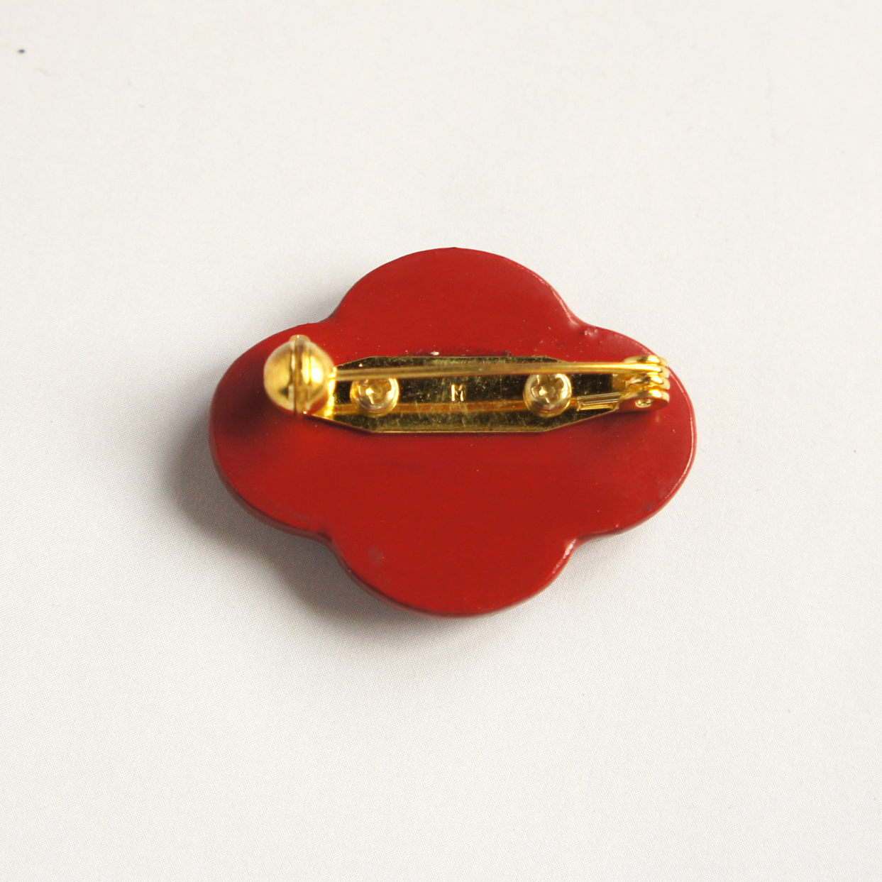 Mother-of-Pearl Brooch "Swaying" (Red)