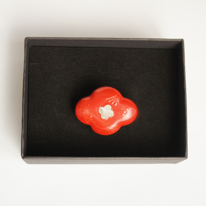 Mother-of-Pearl Brooch "Swaying" (Red)