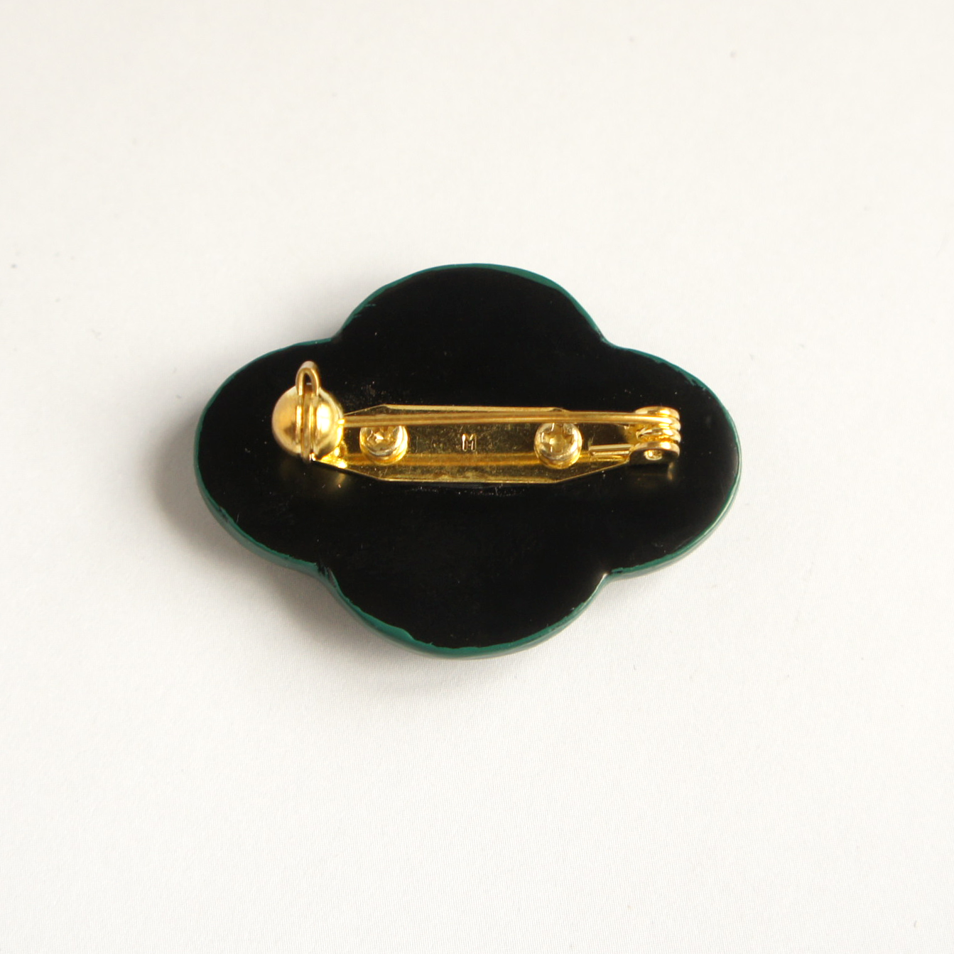 Mother-of-pearl brooch "Swaying" (Green)