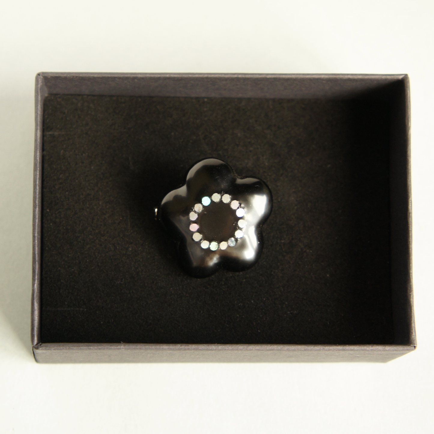Raden Brooch "Uraraka" (Black)