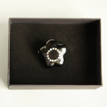 Raden Brooch "Uraraka" (Black)