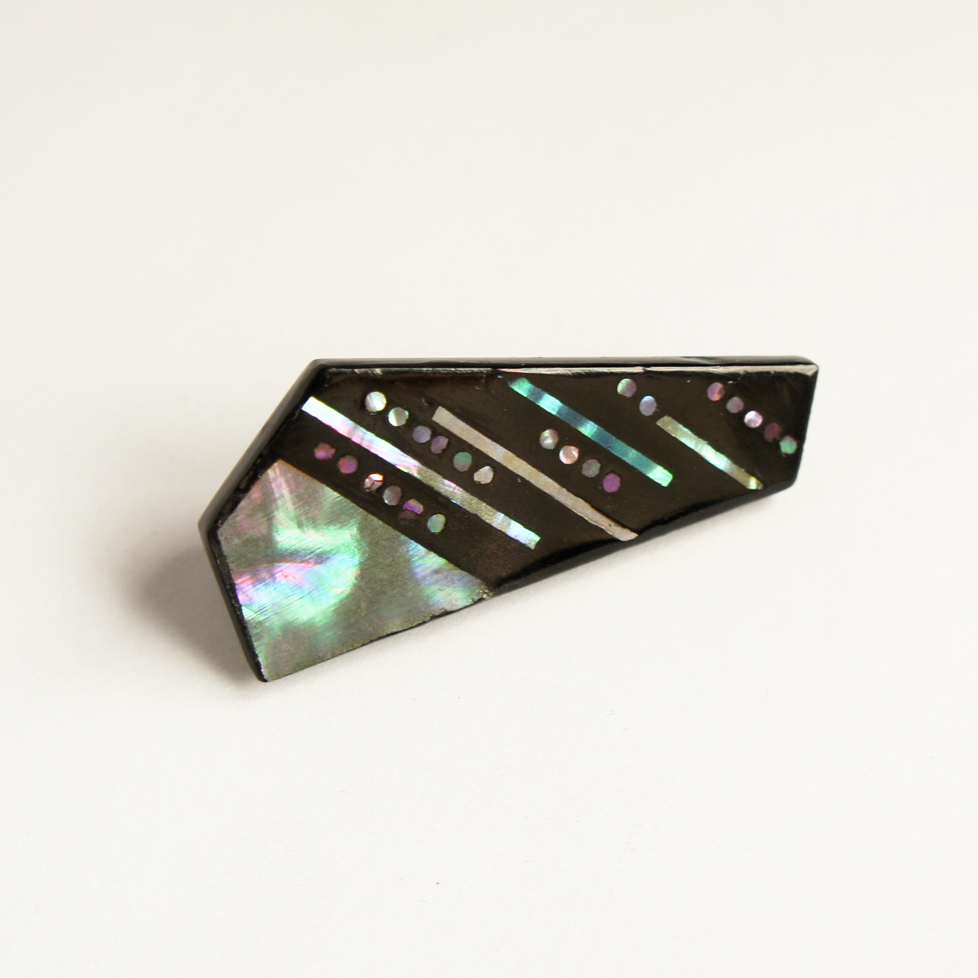 Mother-of-pearl brooch "Ame Arare"