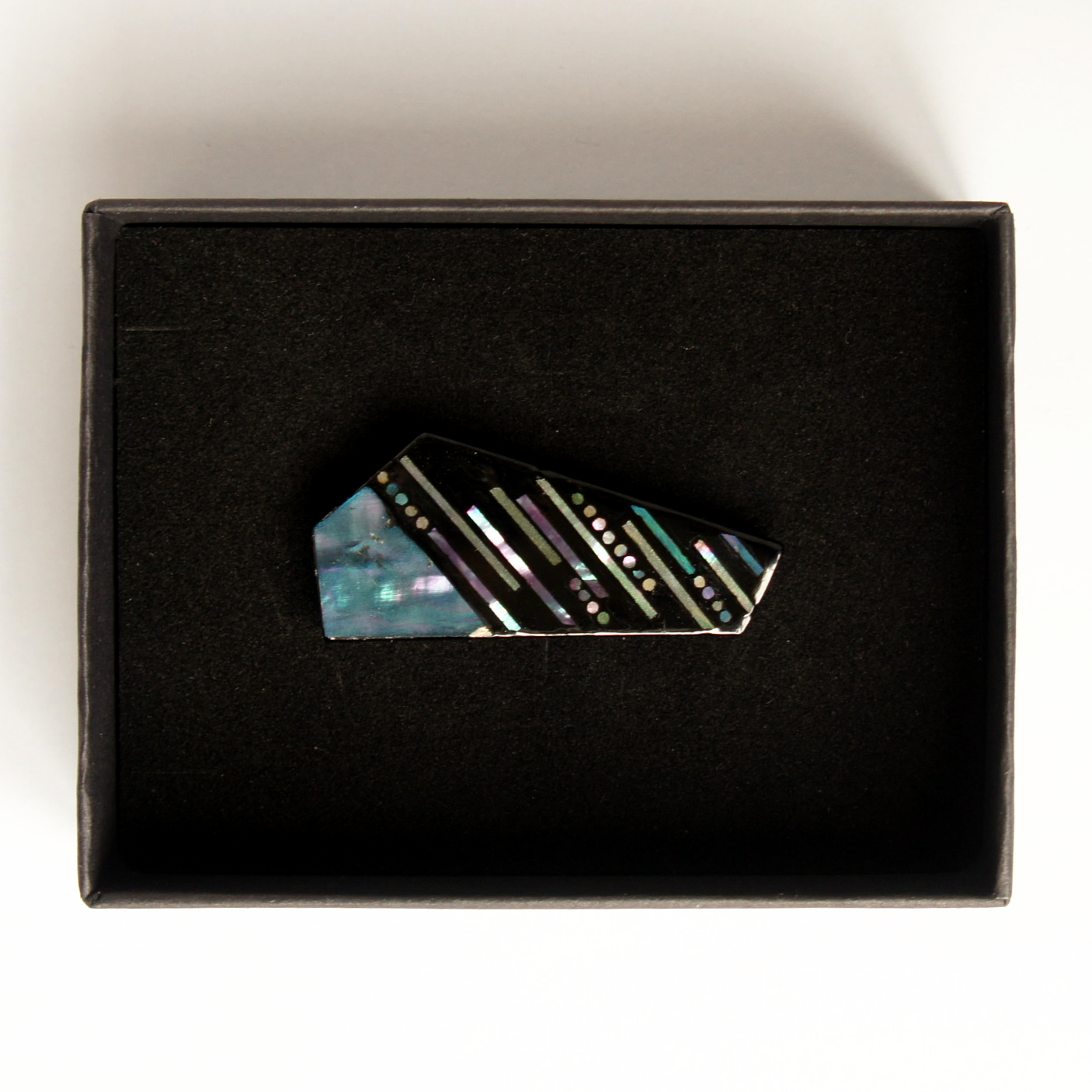 Mother-of-pearl brooch "Ame Arare"