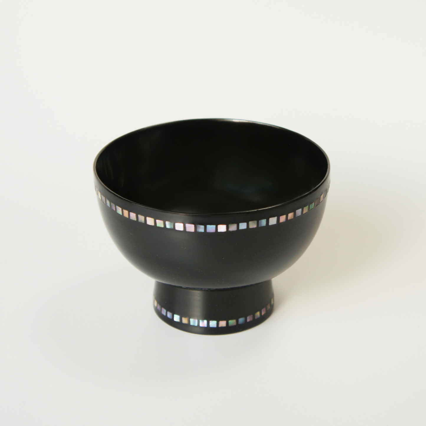 Mother-of-pearl rimmed lacquer bowls (set of 2)