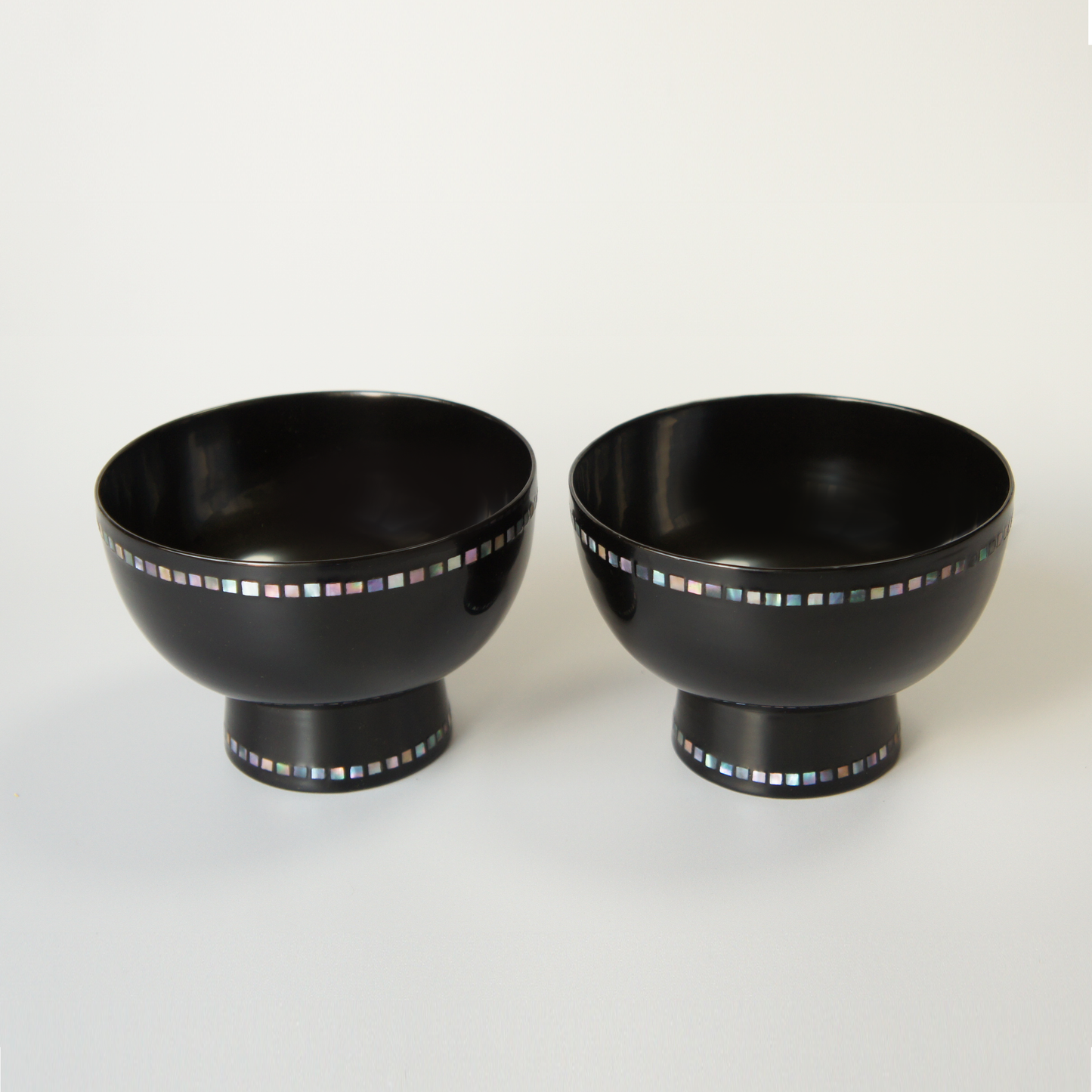 Mother-of-pearl rimmed lacquer bowls (set of 2)