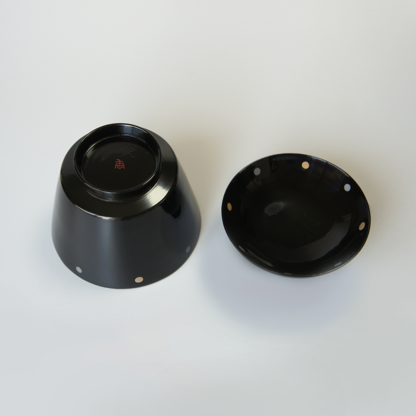 Pair of Bowls with Sun and Moon Maki-e and Lids