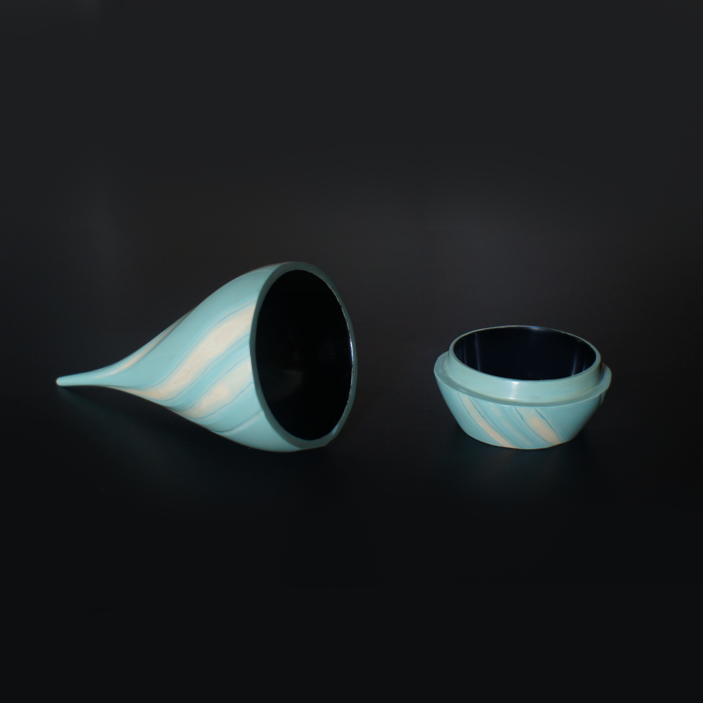 Drop-shaped Incense Container and Tray in Carved Urushi